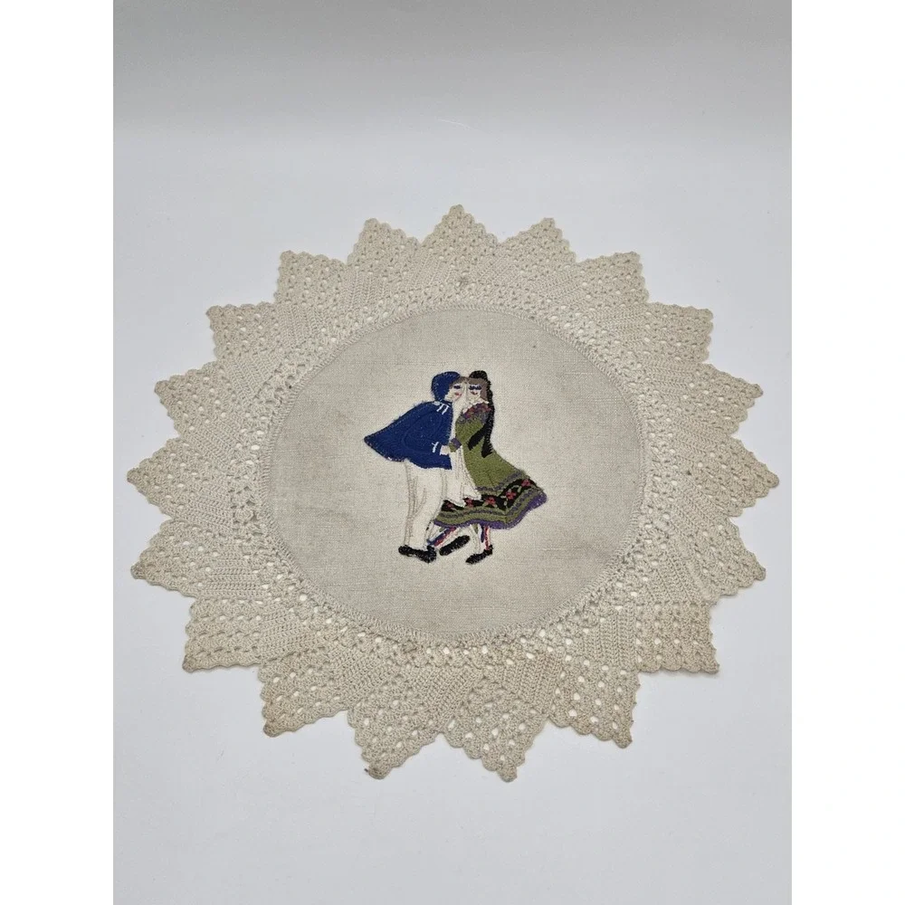 Handmade Lace Doily Embroidered Folk Dancing Couple Linen Crochet‎ Edge 11.5
